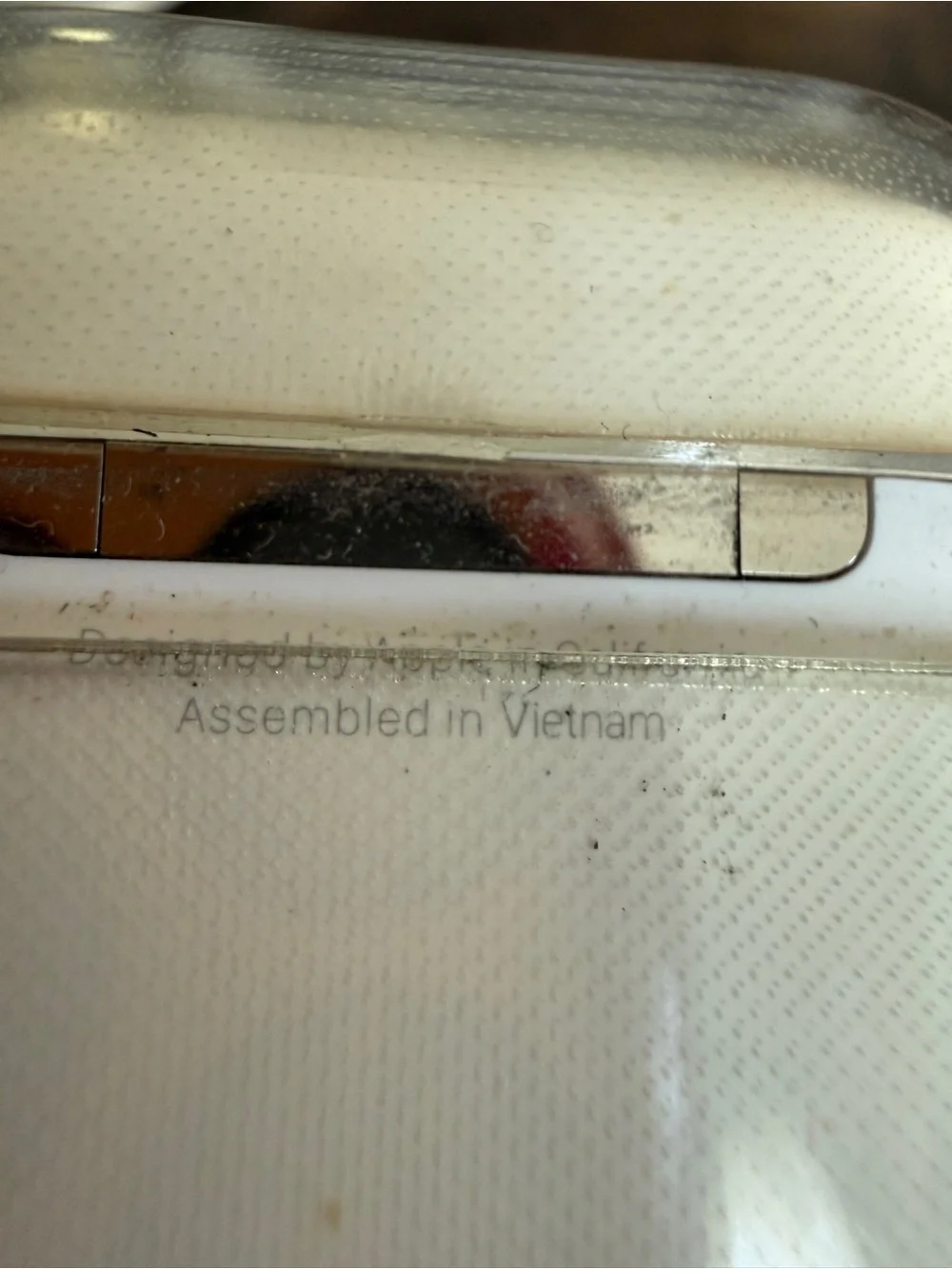 AirPods gen 2 in Case with Carabiner *not working